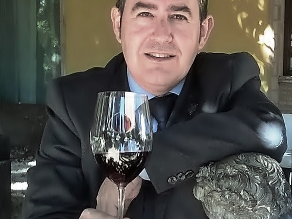 Javier Campo, sumiller y wine blogger: “Si tuviésemos un mejor servicio del vino en general, se consumiría más”