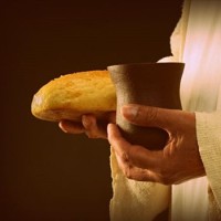 ¿Cuál es el origen de mojar el pan en vino?