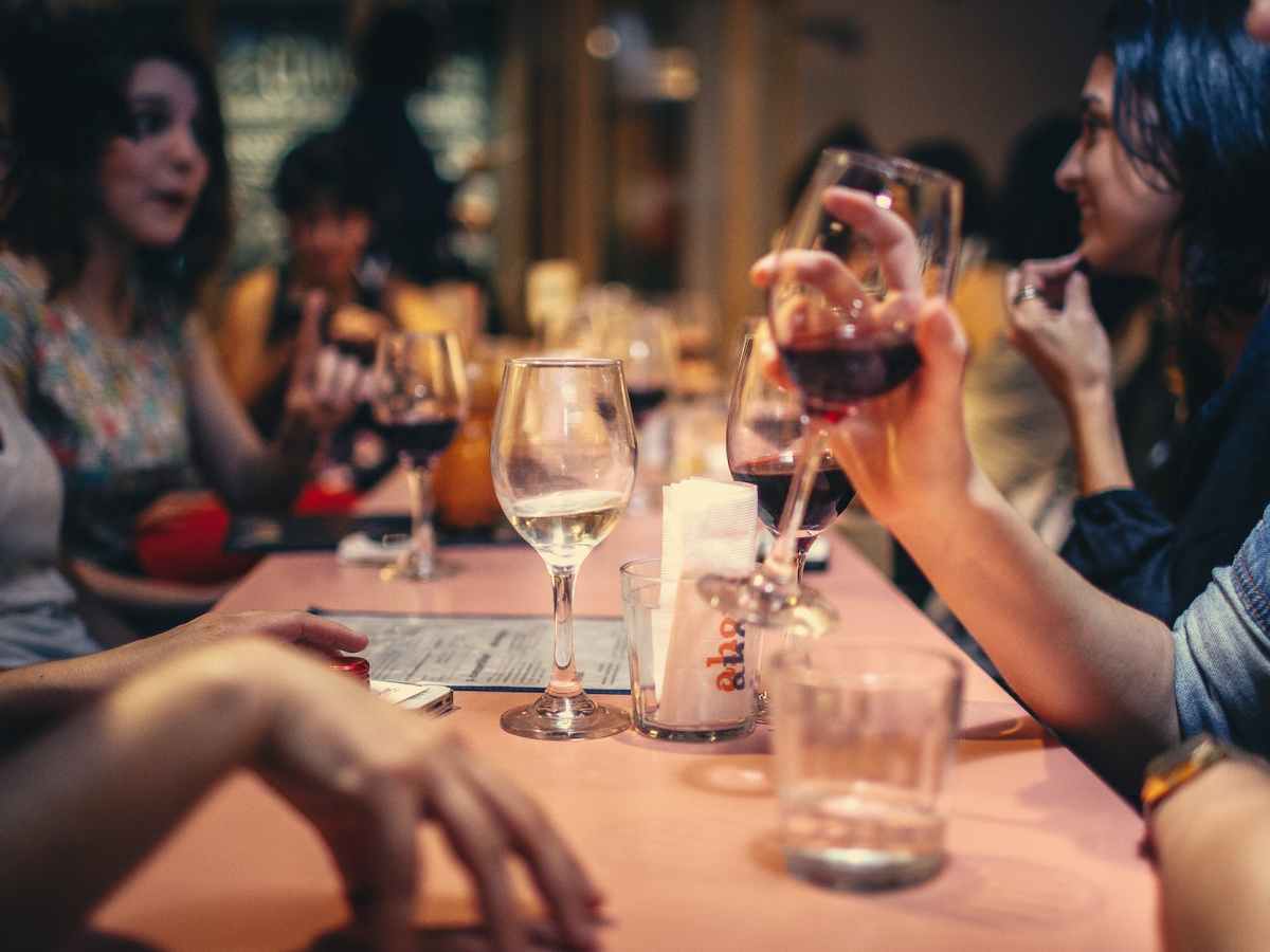 Consells bàsics per donar un bon servei de vi al restaurant, per Javier Campo, sumiller i professor del CETT